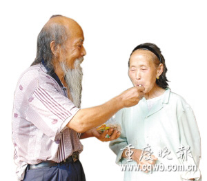 七旬夫妻生活于深山岩洞中 被称作神仙伴侣(图)