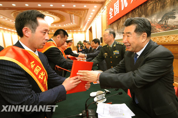 胡锦涛温家宝李长春会见受表彰的优秀复员退伍军人