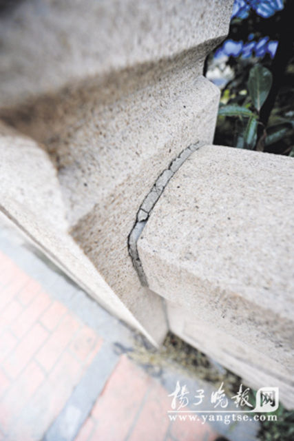 南京再现胶水糊桥 市政称安全没问题(组图)