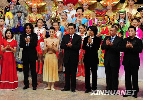 胡主席抵澳门首日:8小时8场活动 关怀祝福满濠江
