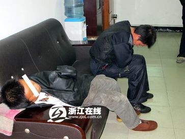 浙江海盐10名观潮者8人被卷走