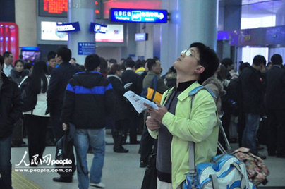 平安夜上万名旅客滞留长沙 机场运营陷瘫痪