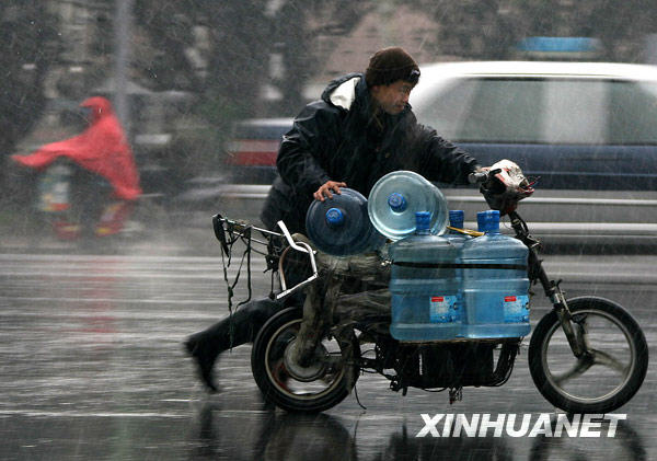 上海迎来今冬最明显降雪 日最低气温将跌破“冰点”
