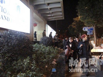 上海一市容协管员与小贩发生冲突被刺死(图)