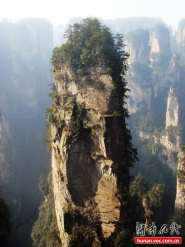 张家界乾坤柱更名哈里路亚山引争议(组图)
