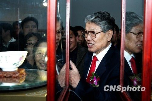 前中央政治局委员李铁映6年制千件陶瓷作品