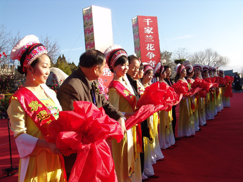 70多名留学生欢聚大理花博会