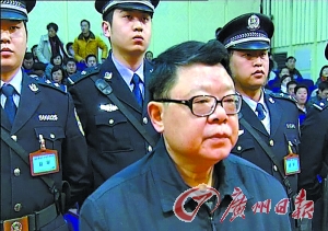 文强夫妇昨上庭互掐 多年敛财不知家底几何