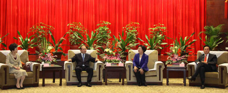 国民党副主席林丰正:两岸中国人抛弃过去恩怨 实现和平发展