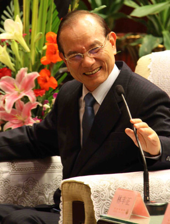 国民党副主席林丰正:两岸中国人抛弃过去恩怨 实现和平发展