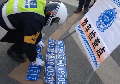 西安严查警车违规[组图]