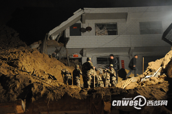 榆林子洲山体滑坡44人被埋8人死亡