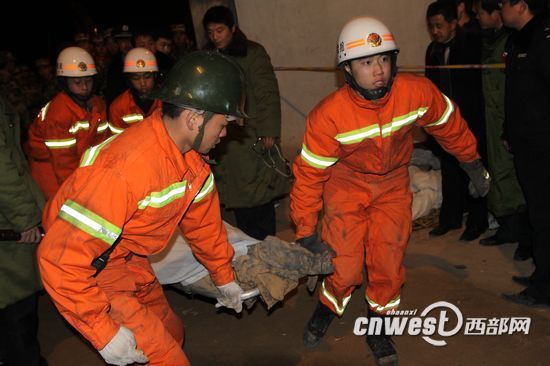 陕西榆林山体滑坡已20人遇难 滑塌仍在继续(图)