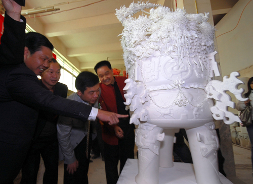 世界首件奥运主题瓷鼎将参展上海世博会