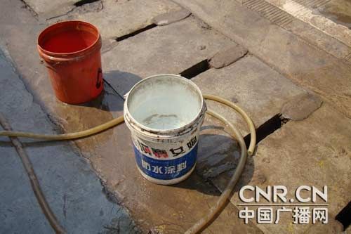 云南普洱山上用水一吨80元 山下用水冲路面(图)