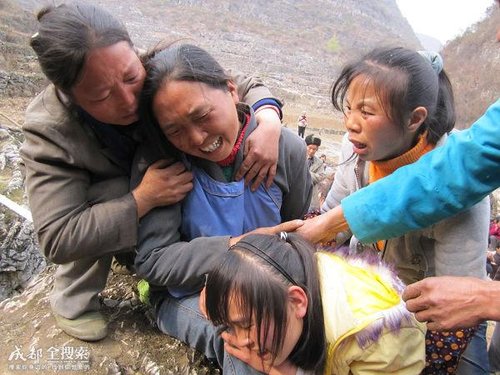 贵州村民为全村取水牺牲