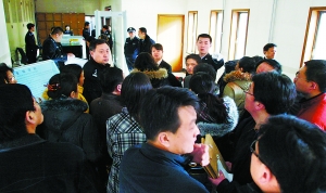 央视大火案21名被告人受审 新址办主任认罪