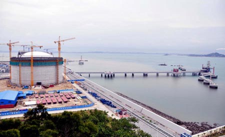 福建LNG两个新增储罐项目完成气升顶