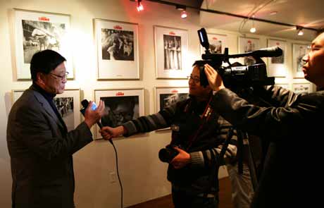 《百名摄影记者聚焦中国》画册图片展在美国纽约揭幕