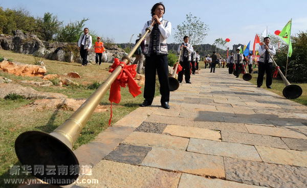 彝乡风情醉游人
