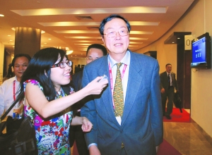 周小川:不知道人民币一次性升值说法从何而来