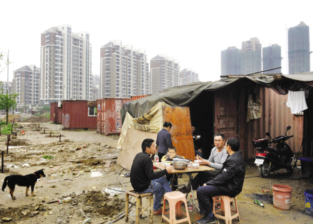 福州高楼旁的城市“柜族”