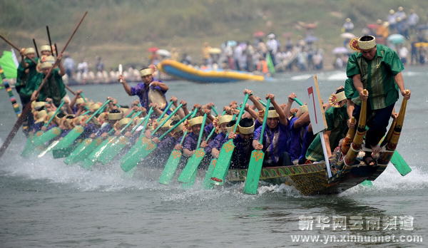 精彩刺激的西双版纳赛龙舟