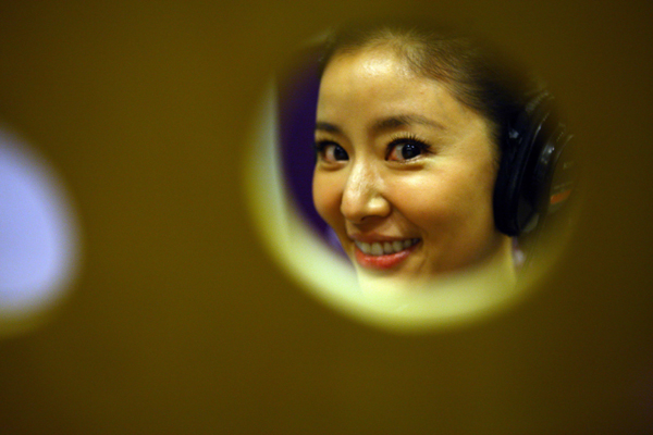 林心如独自唱情歌《爱不能停》 期待终结单身