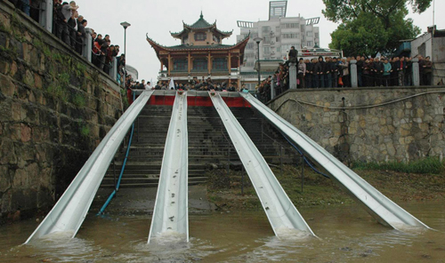 千万尾鱼苗放流洞庭湖