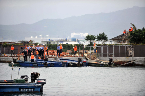 深圳开始拆除违章建筑“海上皇宫”