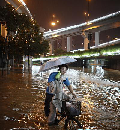 广州一周三场暴雨破百年纪录
