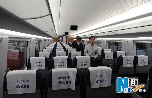 时速380公里国产高铁下线 刷新最高运行时速(图)