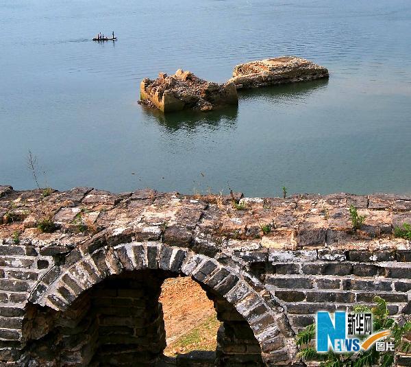河北潘家口水库“水下长城”主体再次浮出水面(图)