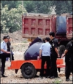 北京小区工地内挖出300余枚炸弹(组图)
