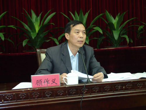 广东省委宣传部官员:建议中山装改成公务员制服