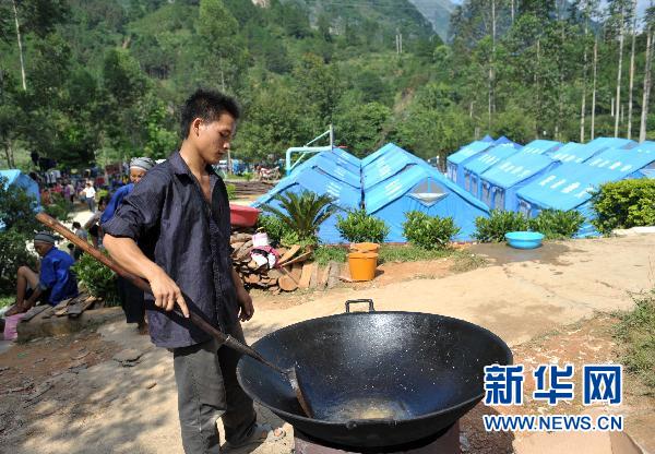 广西凌云一村屯山体崩塌 近400名瑶胞被紧急转移