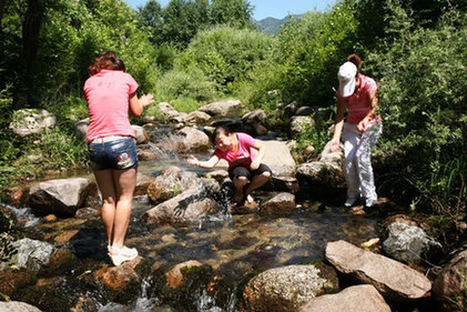 京郊避暑胜地玉渡山夏日激情戏水(图)