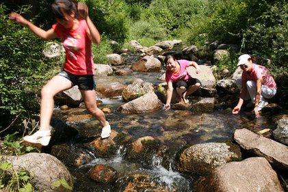 京郊避暑胜地玉渡山夏日激情戏水(图)