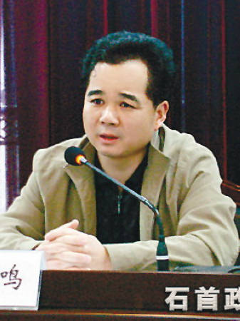 湖北石首事件被免官员问责不满一年复出(图)