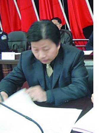 湖北石首事件被免官员问责不满一年复出(图)