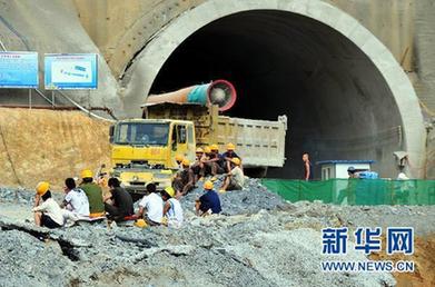 广西宾阳隧道坍塌事故三套方案同时施救