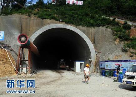 广西宾阳隧道坍塌事故三套方案同时施救