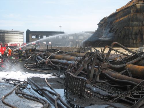 大连新港输油管道爆炸原因开始调查