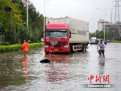郑州市首次因道路积水问题向市民公开道歉