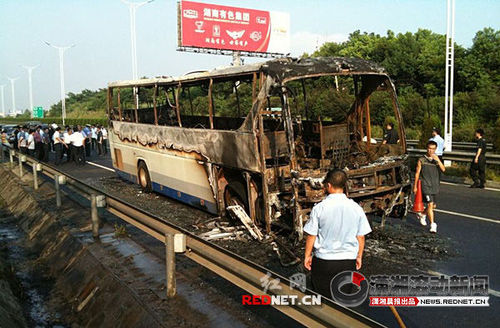 长沙机场大巴疑似爆炸至少2人死亡(图)