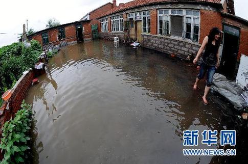 辽宁铁岭遭受特大暴雨袭击 胜利河阿吉段河堤决口