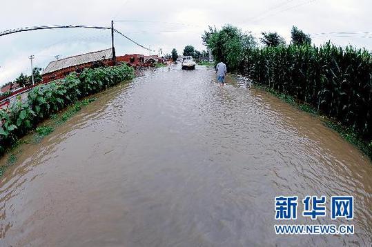 辽宁铁岭遭受特大暴雨袭击 胜利河阿吉段河堤决口