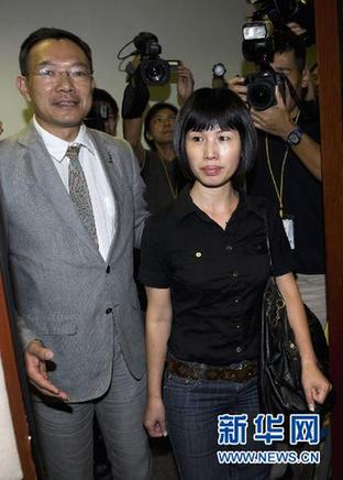 香港导游李巧珍公开向内地游客和香港市民道歉