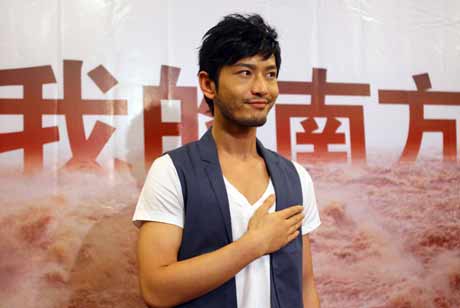 黄晓明录制抗洪救灾公益歌曲《我的南方》