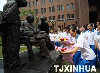 天津学子悼念钱伟长先生